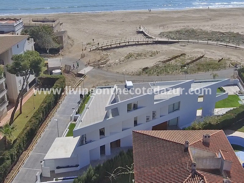 Unieke demi-villa te koop direct aan het strand, Alcossebre, Spanje