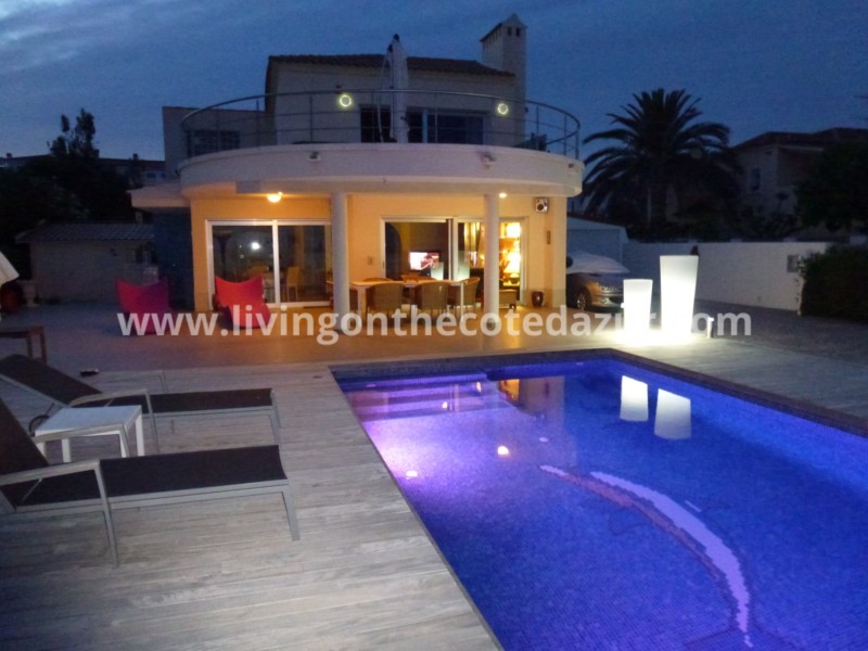 Luxe villa te koop in Alcossebre, Spanje met de zee aan uw voeten Luxe villa te koop in Alcossebre, Spanje met de zee aan uw voeten