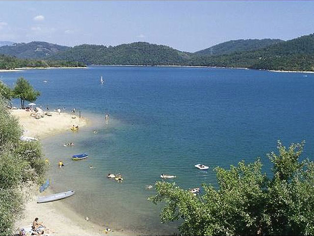 5 slaapkamer Bed en Breakfast, bungalow, te koop in Montauroux, chambre dhote, aanbod, kopen, zuid frankrijk, gerenoveerd, grote tuin, vrij gelegen, makelaar