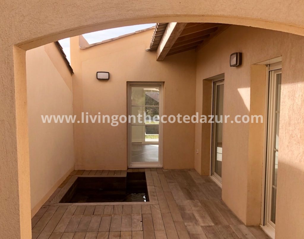 Prachtige nieuwbouw in Grimaud, op 3 minuten van het strand Prachtige nieuwbouw in Grimaud, op 3 minuten van het strand